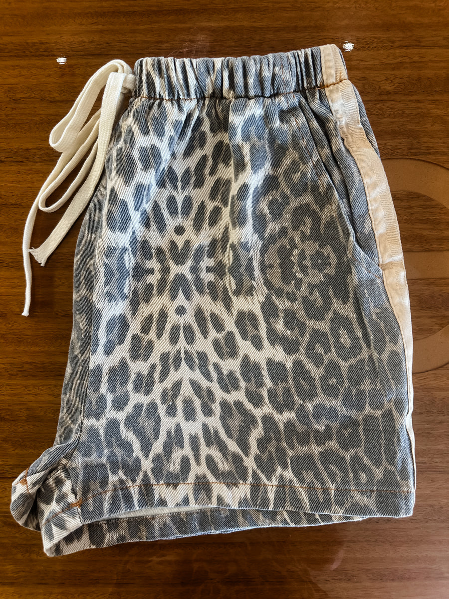 SAVANNAH SHORTS - LEOPARD