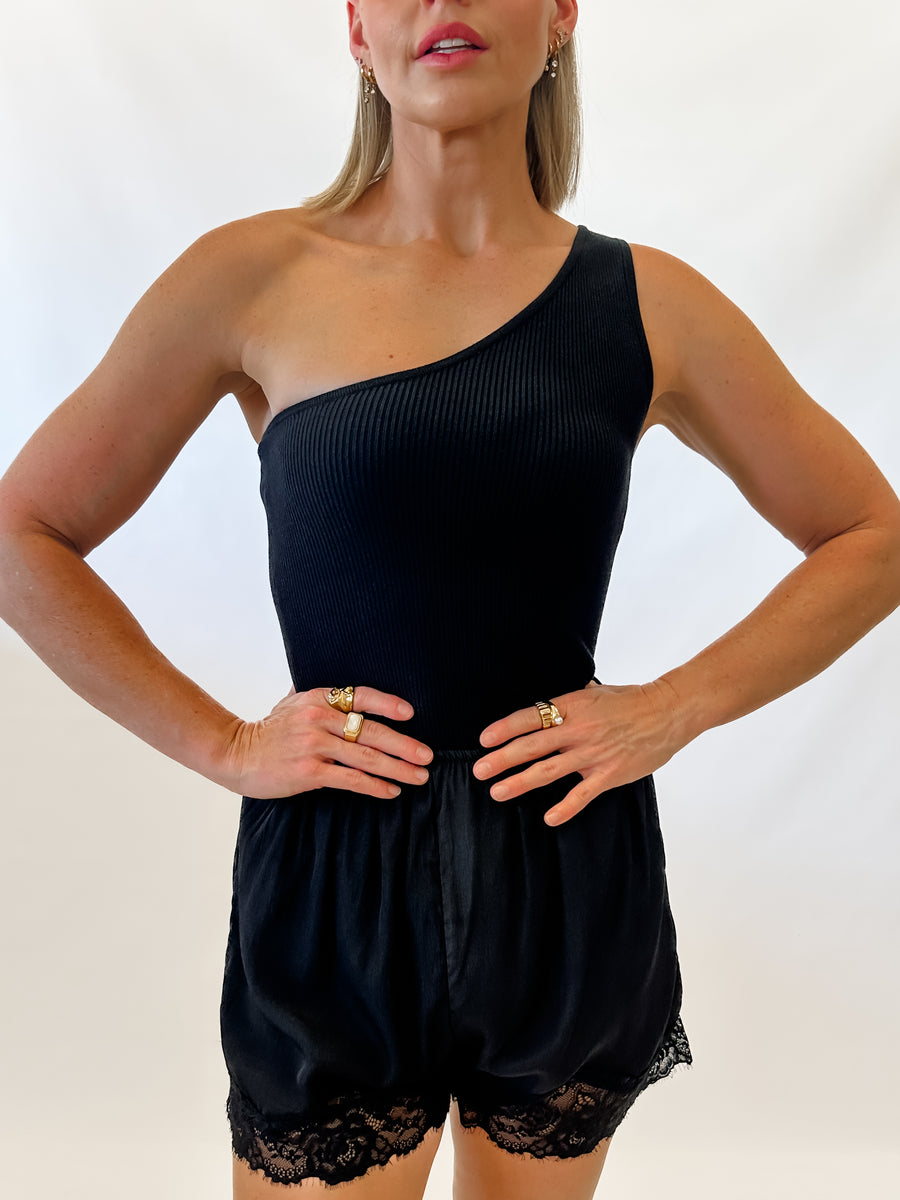 LUNA LACE SHORTS - BLACK